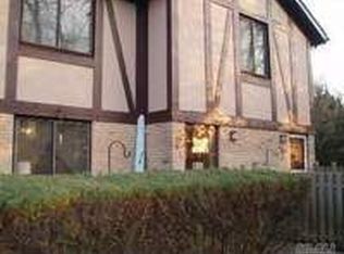 155 Skyline Dr, Coram, NY 11727