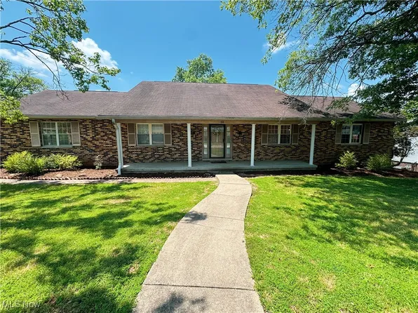 38 Lake Dr, Parkersburg, WV 26104