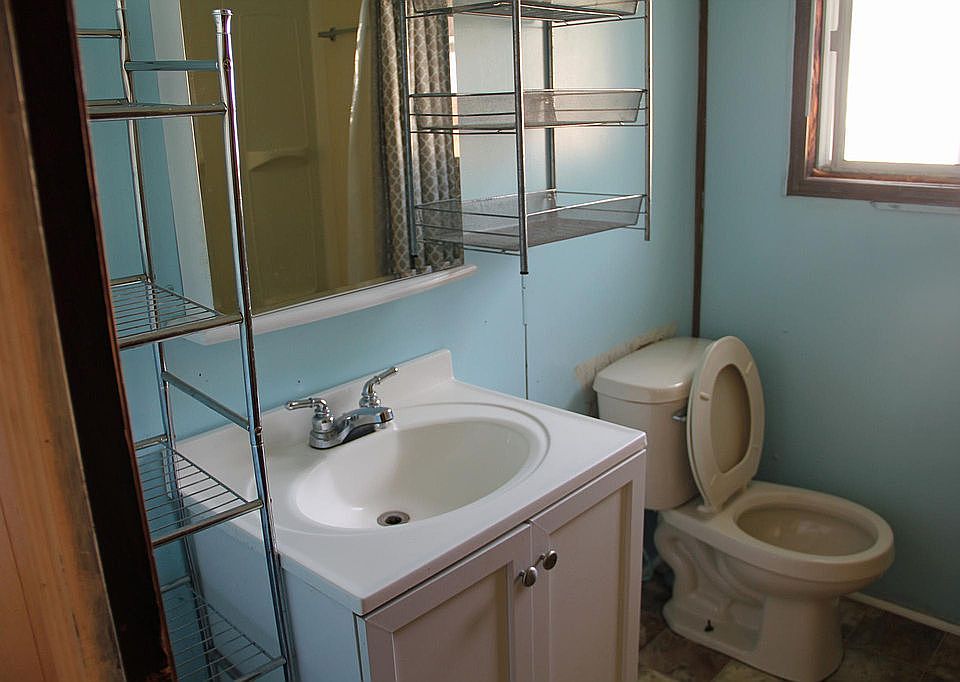 2nd image of 424 1st St