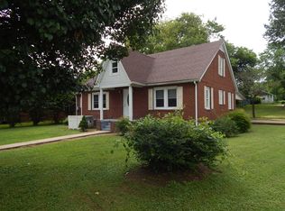 407 W Pillow St, Clifton, TN 38425