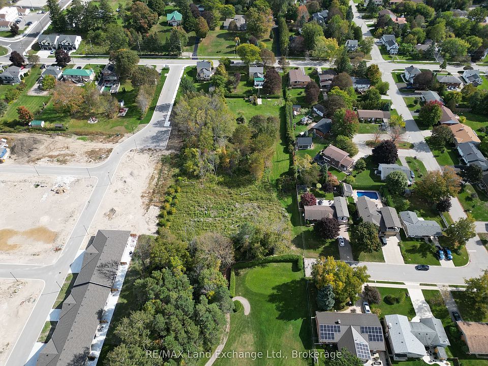 2nd image of 1178 Queen St N