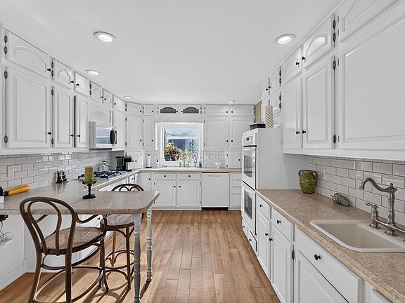 2nd image of 1020 Maple AVENUE