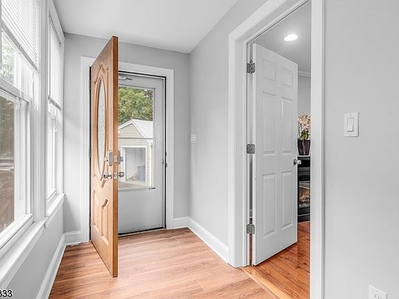 2nd image of 564 Eagle Rock Ave