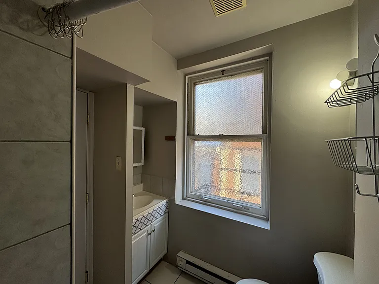 1121 Spruce St #3R — Photo 8