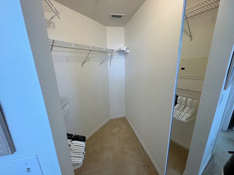 MASTER WALK-IN