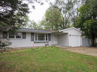 2601 Crystal Lake Rd, Cary, IL 60013