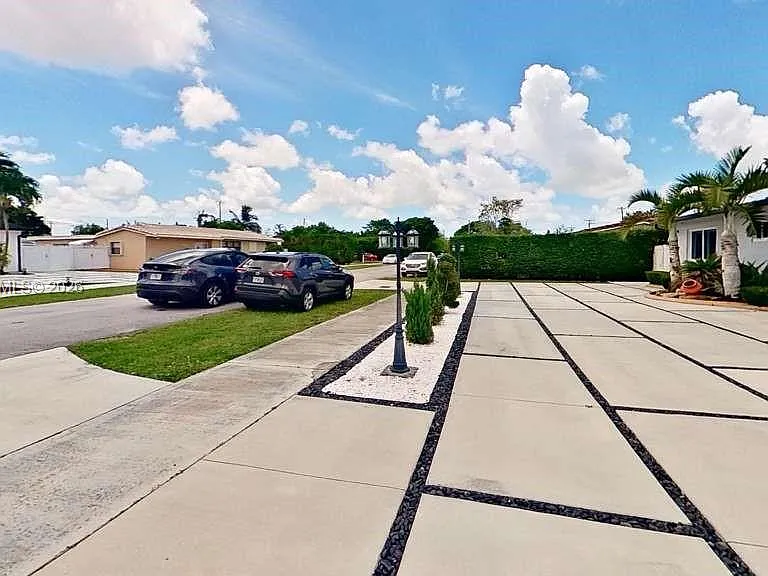 3030 SW 96th Ave — Photo 3