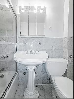 4th image of 338 E 83rd St APT 4D