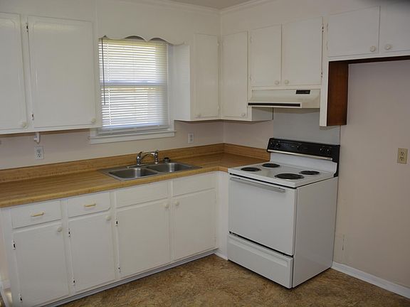 2nd image of 11 Courtney Cir #A