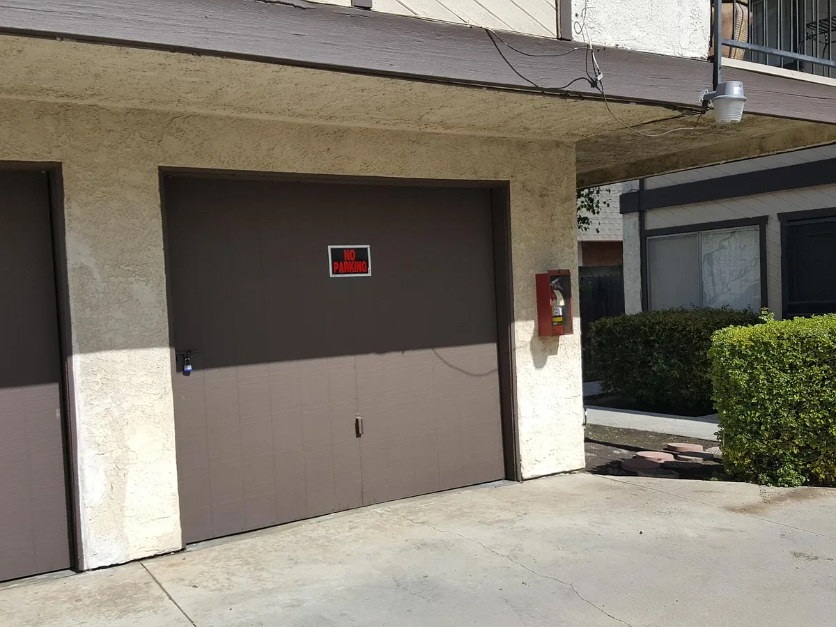 Building Photo - 17610 Cameron Ln #H