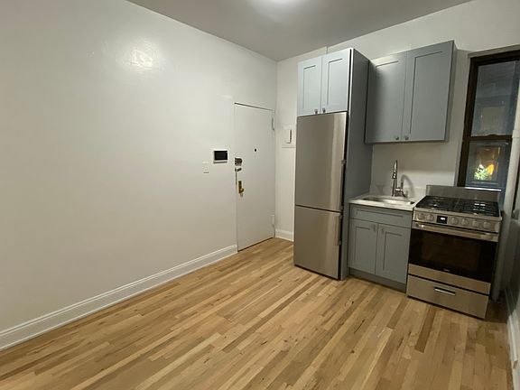 2nd image of 315 W 54th St APT 9
