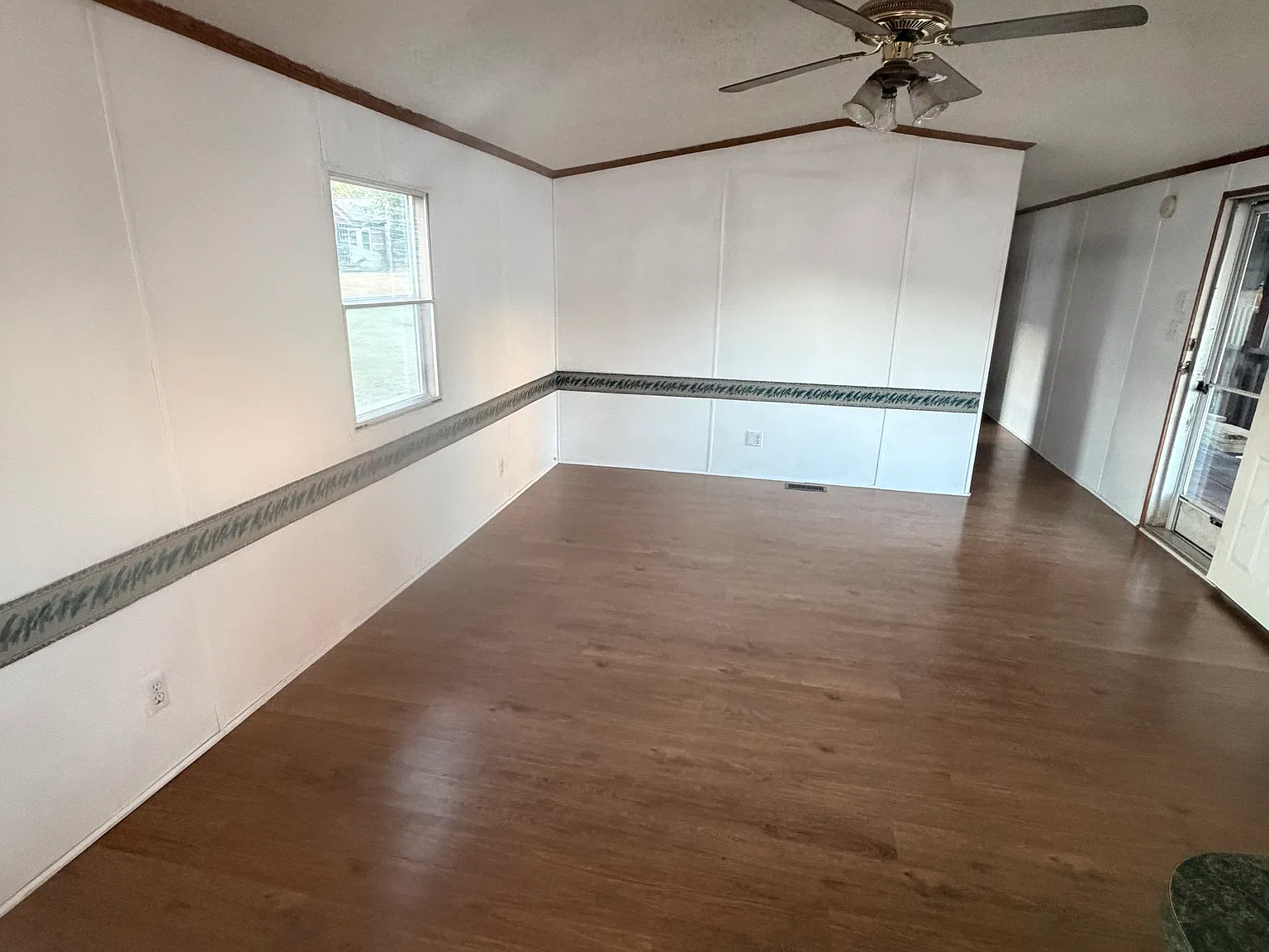 3 bed, 900 sqft, $800 — Photo 1