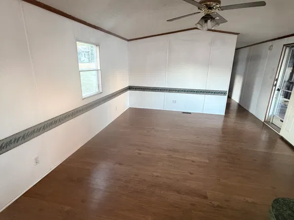 402 W 6th St, Tompkinsville, KY 42167