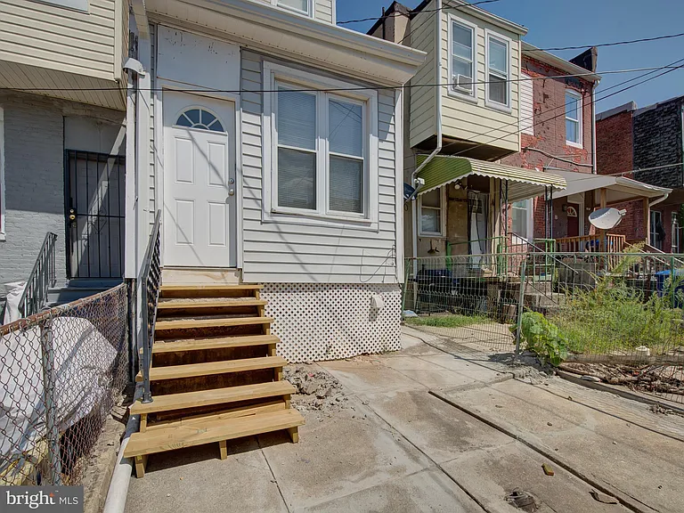 2621 E Oliver St — Photo 48