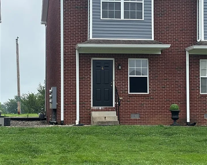 180 Coachman Ct — Photo 1