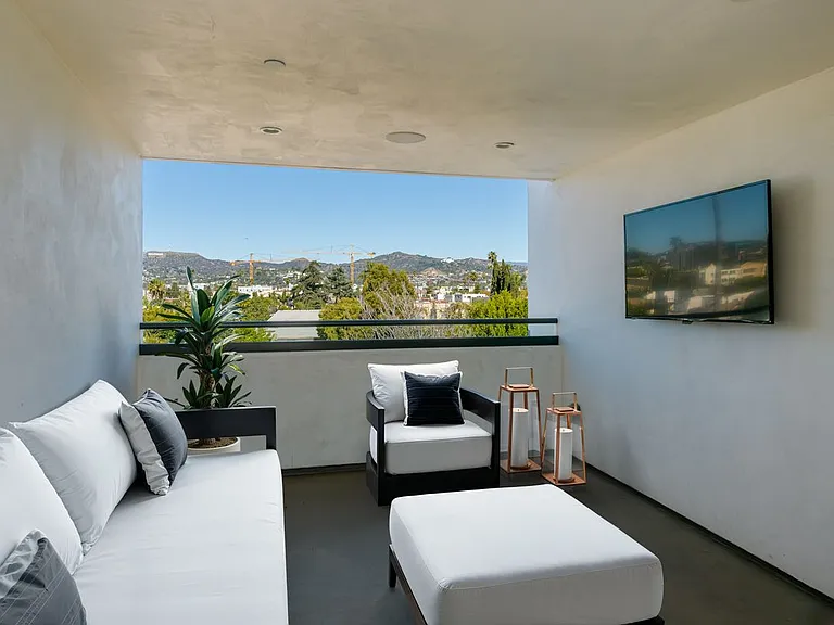 741 N Gramercy Pl — Photo 23