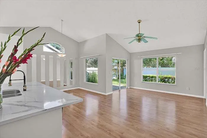 3 bed, 1249 sqft, $2,499 — Photo 3