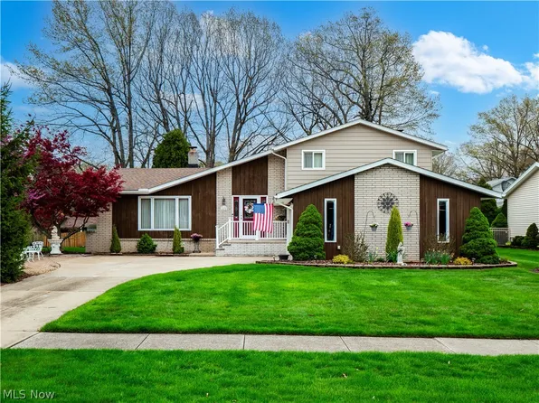 6475 Bayberry Dr, Seven Hills, OH 44131