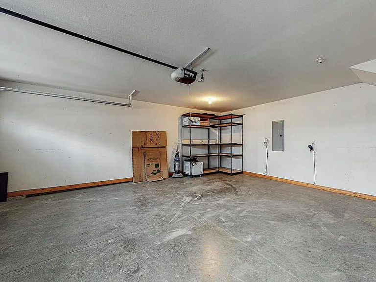 385 NE Sandalwood — Photo 21