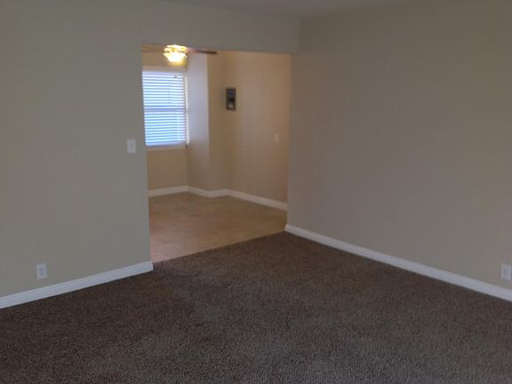 Living Room/Dining Area