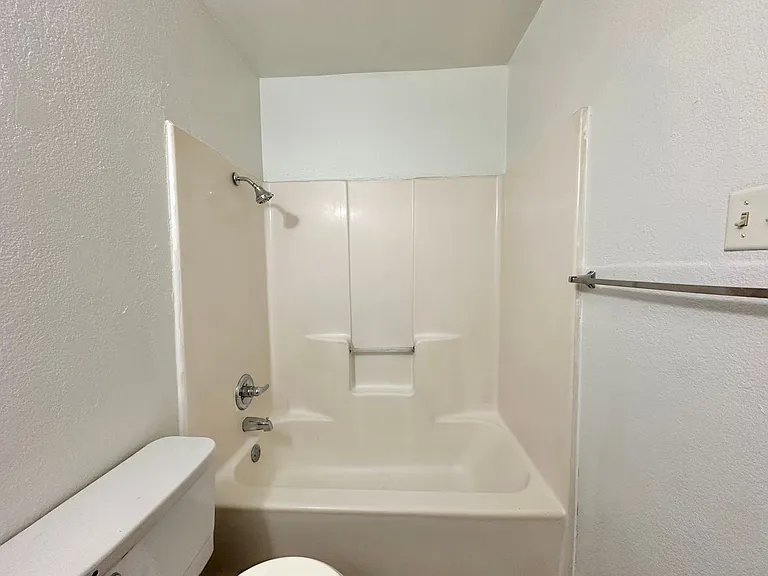 2105 Creekwood Dr — Photo 26