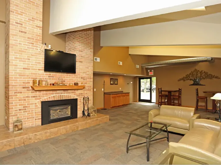 Kensington Pointe Apartments — Photo 8