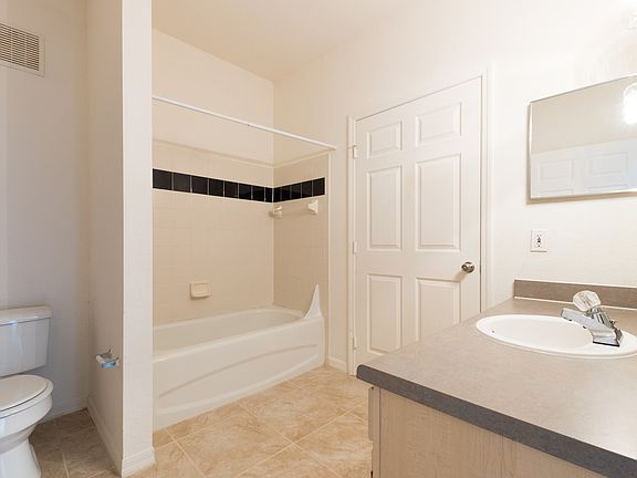 5th image of 6025 Westgate Dr APT 2528