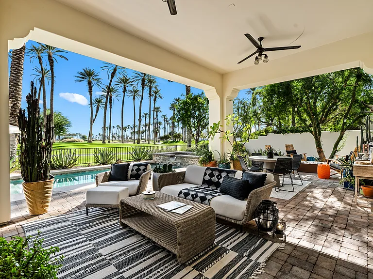 56738 Palms Dr — Photo 33