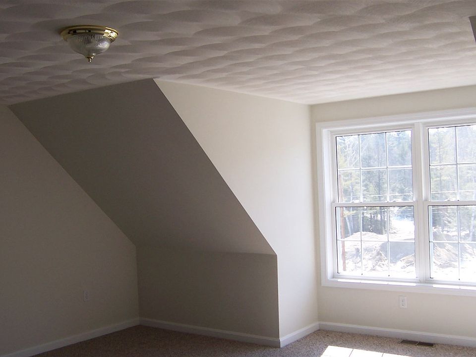 2nd image of 19 Dakota Dr #2