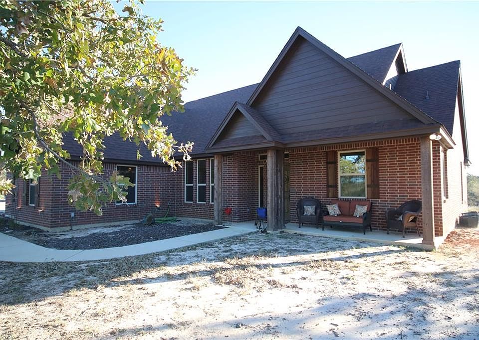 1st image of 376 Bishop Dr