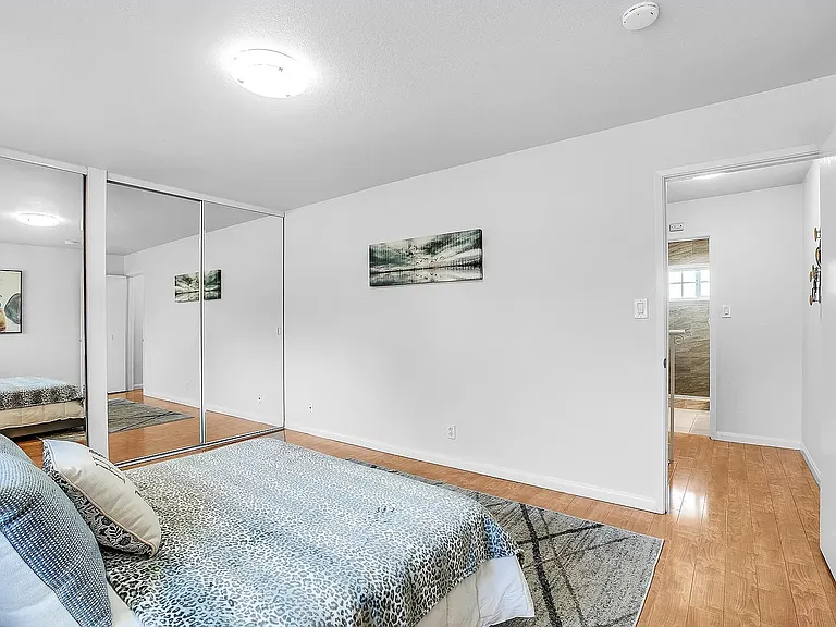 4504 Thornton Ave — Photo 13