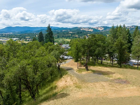 800 SE 5th St, Oakland, OR 97462