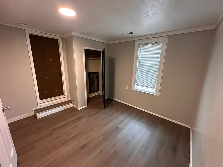 2164 Jackson St — Photo 3