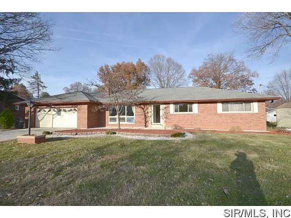 1303 Waverly Dr photo 1