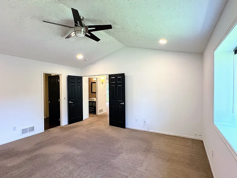 3057 Hampshire Ave S — Photo 5