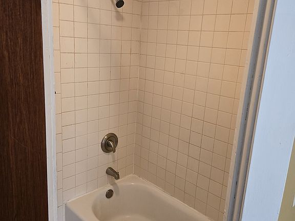 3rd image of 216 Broad St APT 1E