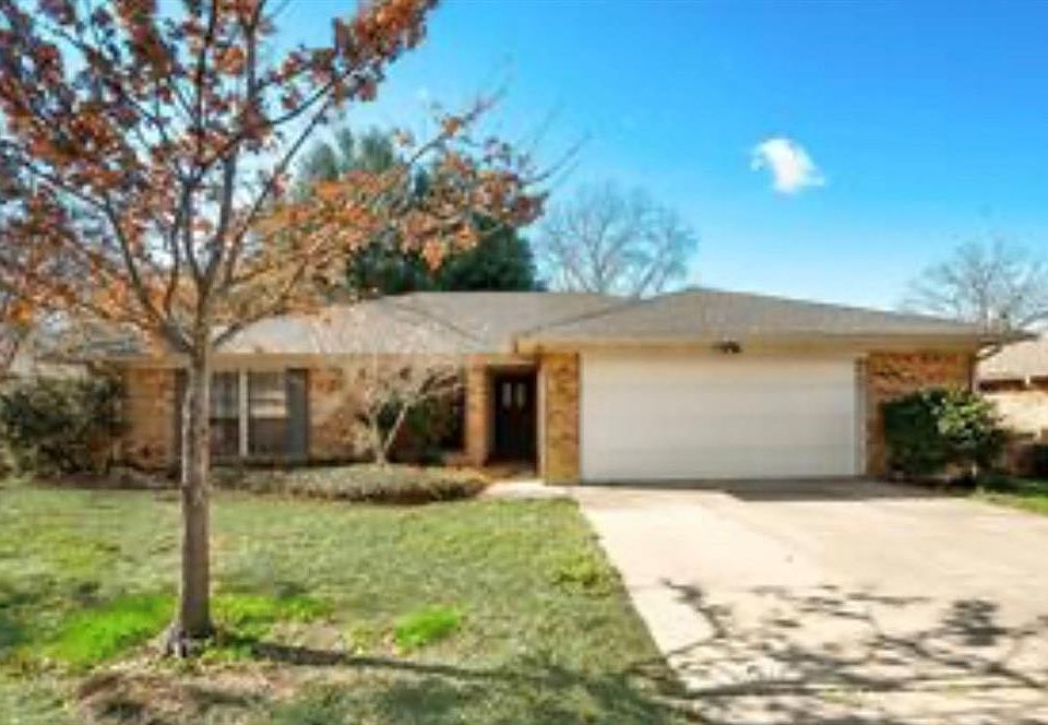 1st image of 2714 Lucas Dr
