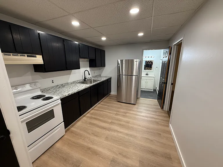 400 N Main St #7 — Photo 1