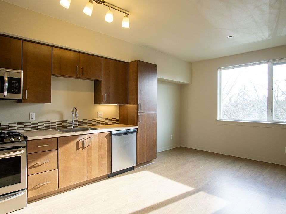 1st image of 2250 NE Glisan St APT 306