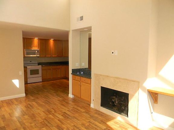 3rd image of 6140 Calle Mariselda Unit 201