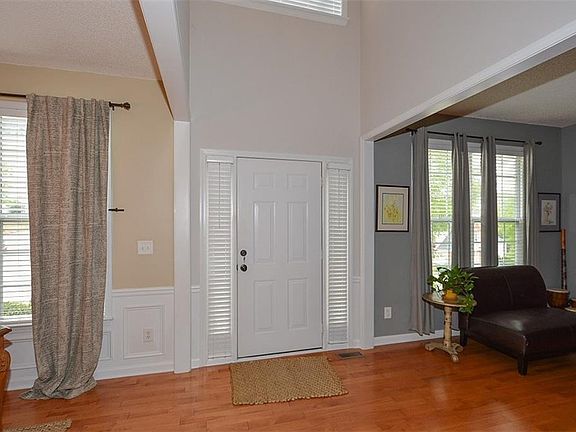 4th image of 350 Santa Anita Ave
