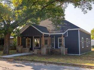 408 W Neely Ave, Comanche, TX 76442