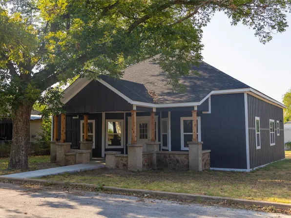 408 W Neely Ave, Comanche, TX 76442