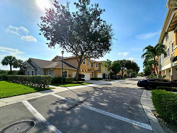 4th image of 779 Marina Del Ray Ln Unit 3