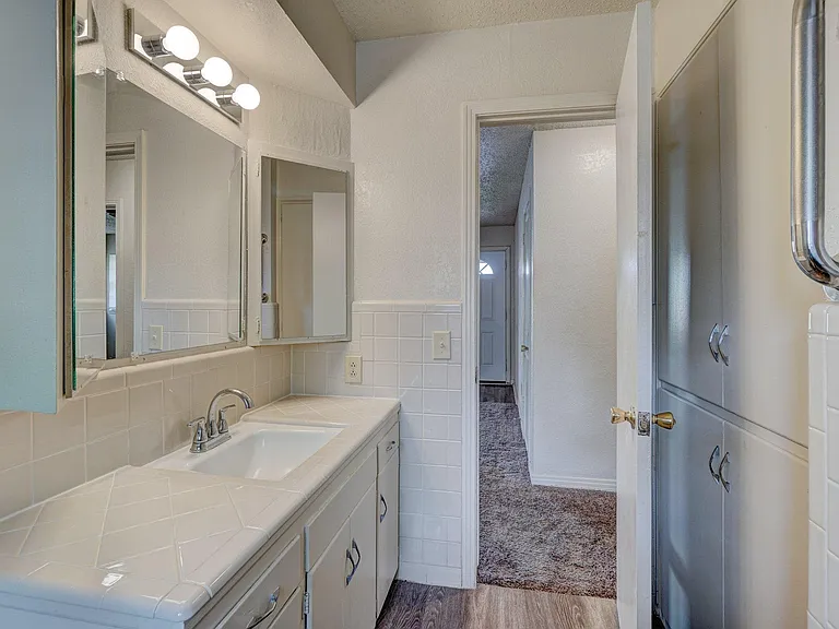 529 N Blackwelder Ave #529 — Photo 9