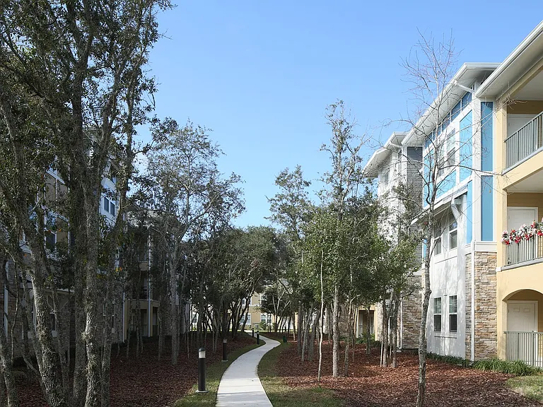 The Oaks at Southlake Commons Luxury Apartments