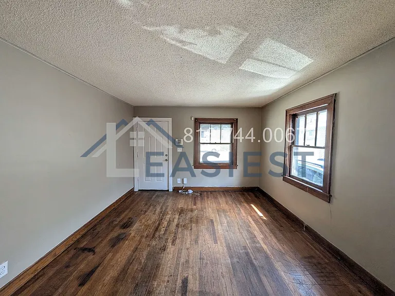2332 Hardesty Ave — Photo 4