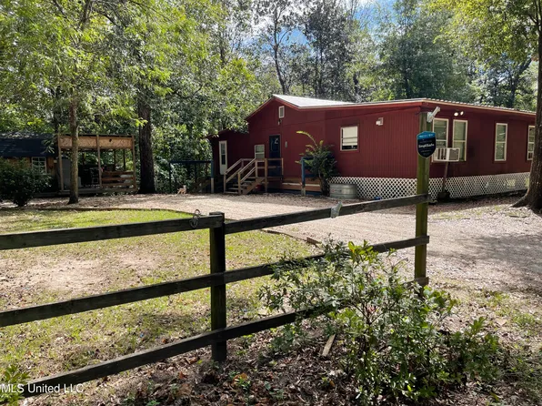 114 Hickory Nut Ln, Pascagoula, MS 39452