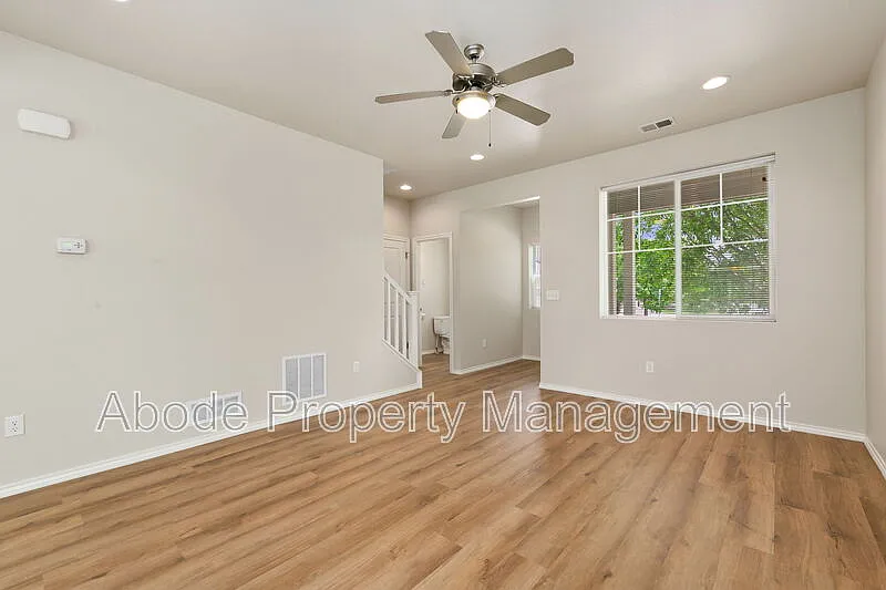 3 bed, 3.0 bath, 1626 sqft, $2,600 — Photo 4