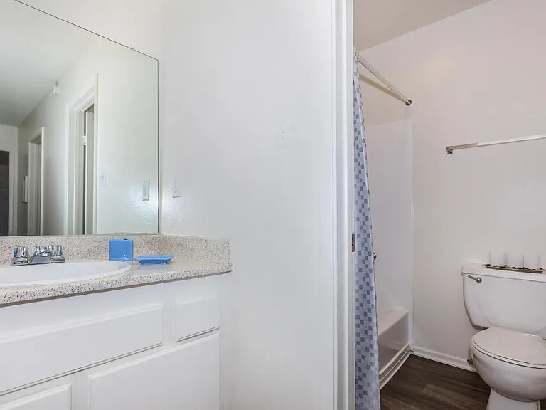 Pacific View Apartment Homes — Photo 17